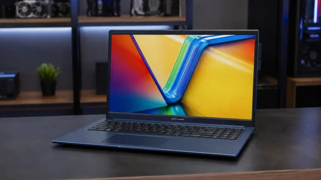 No Vivobook 15, CPU e sistema pesam mais que 16 GB e 512 GB
