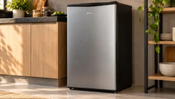 Midea 93L comum ou Retrô: 93 litros com ou sem iluminação interna