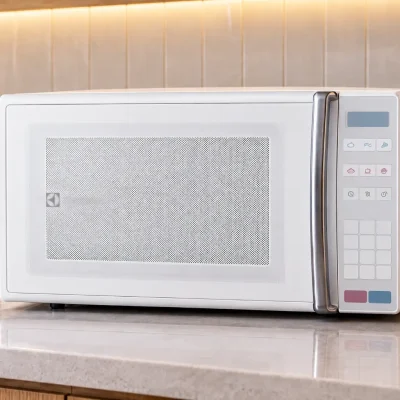 Electrolux MB37R 27L ou ME23S 23L: espaço ou funções de preparo?